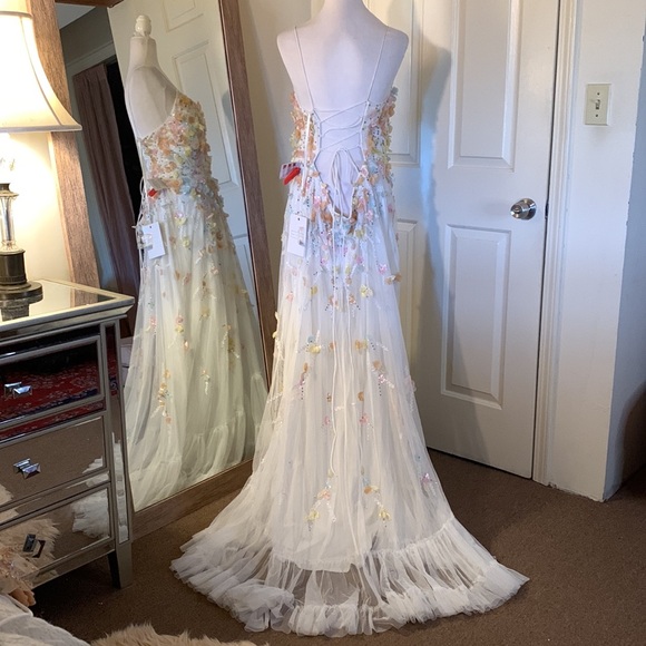 MAC DUGGAL
Beaded 3D Flower Cami Ruffled Hugh Low Lace Up Gown - Picture 12 of 15